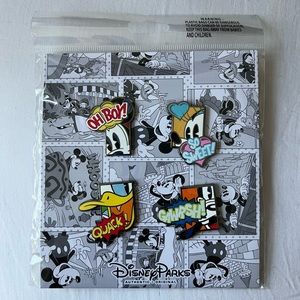 NWT Disney Mickey and Friends Comic Book Booster Set